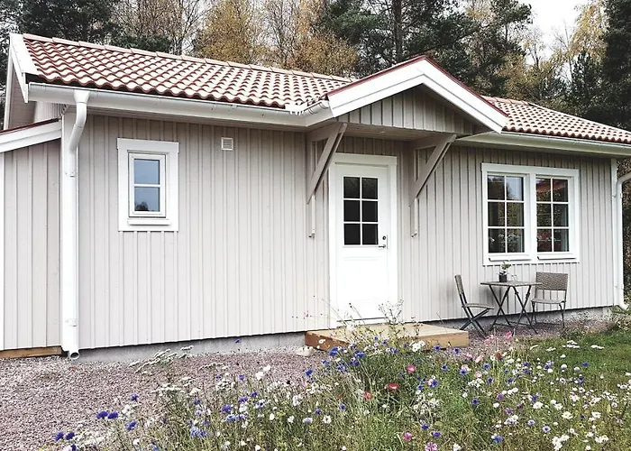 Nybyggd Stuga Intill Skogsbrynet - New Built Cottage Next To The Cowberry Forest