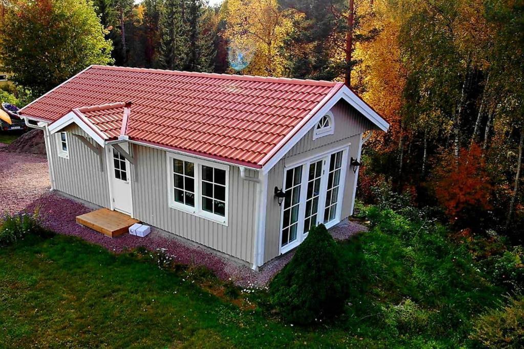 Feriehus Nybyggd Intill Skogsbrynet